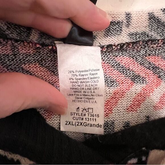 Bubble B Snowflake Pattern Hoodie size 2XL Red, Black, Cream - Picture 8 of 8